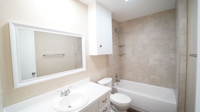 Building Photo - ASK ABOUT OUR $0 SECURITY DEPOSIT MOVE IN SPECIAL!! FOR LEASE! 2 Bedroom - 1 Bath - Corner Unit a...