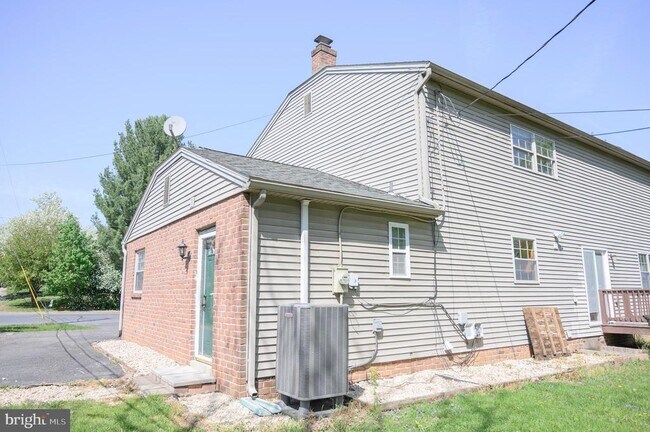 Building Photo - 948 Homeland Dr