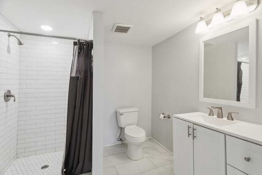 Building Photo - 502 W 48th St