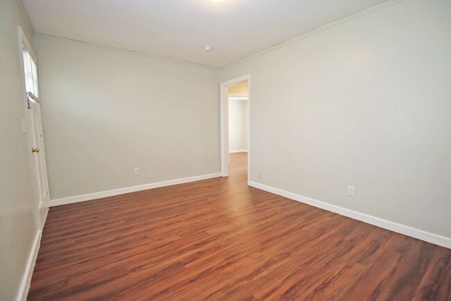 Building Photo - Cozy & Convenient 2 Bedroom in West Columb...