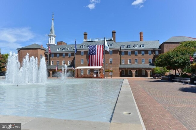 Building Photo - 420 Cook St