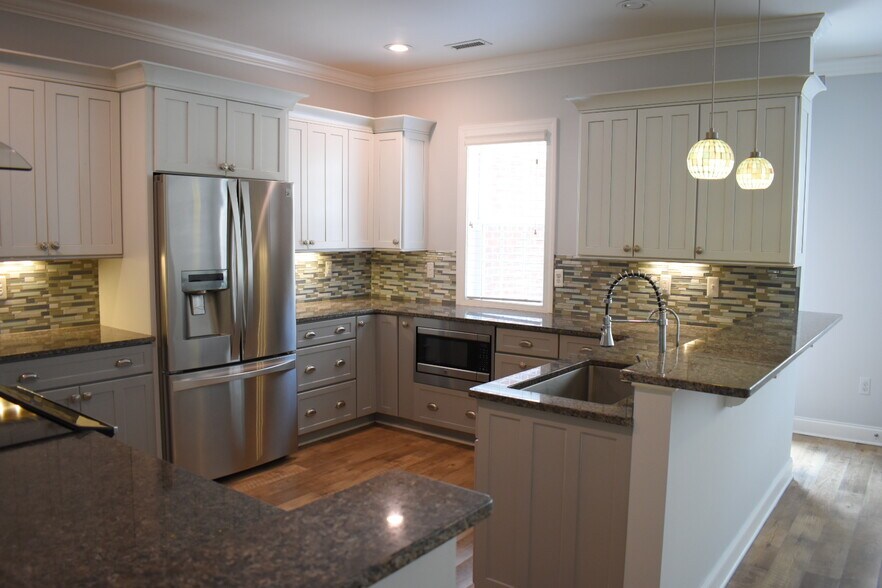 Building Photo - 393 Whisper Park Dr