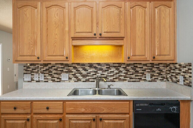 Building Photo - 654 Territory Ln