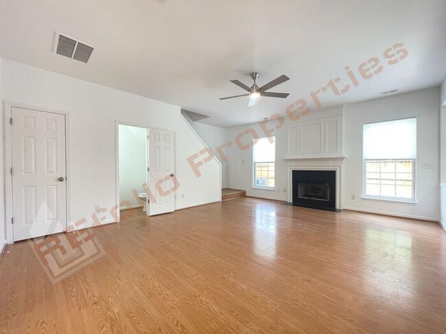 Building Photo - Fresh Paint - Lovely 3 Bedroom, 2.5 Bath T...