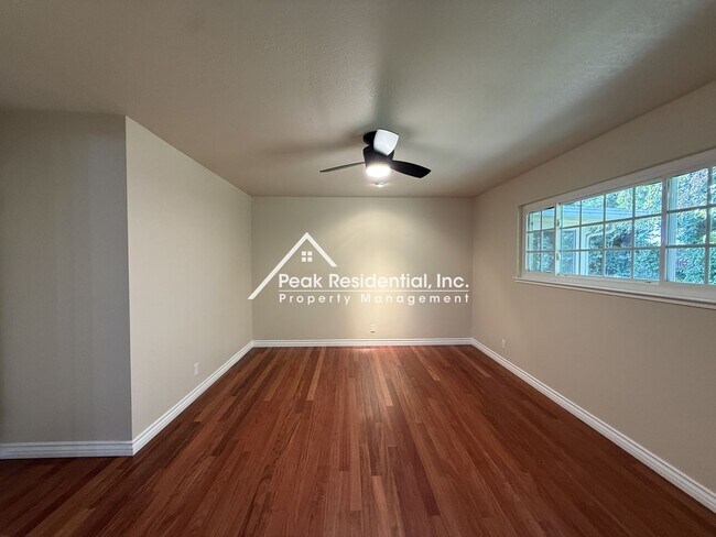 Building Photo - Spacious 3bd/2ba Carmichael Home With Sun Room