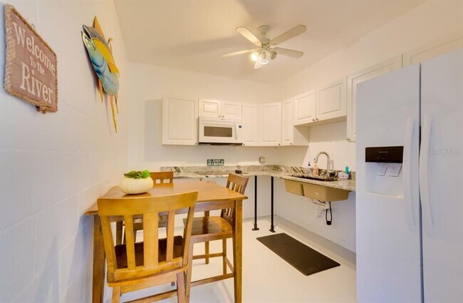 Building Photo - 7213 Tropical Dr