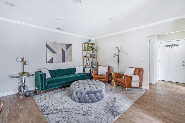Building Photo - A beautiful  home in North Hollywood is no...