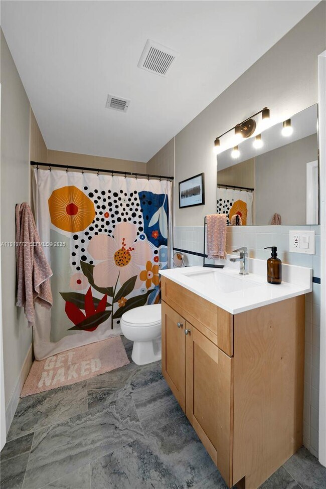 Building Photo - 18900 Belview Dr