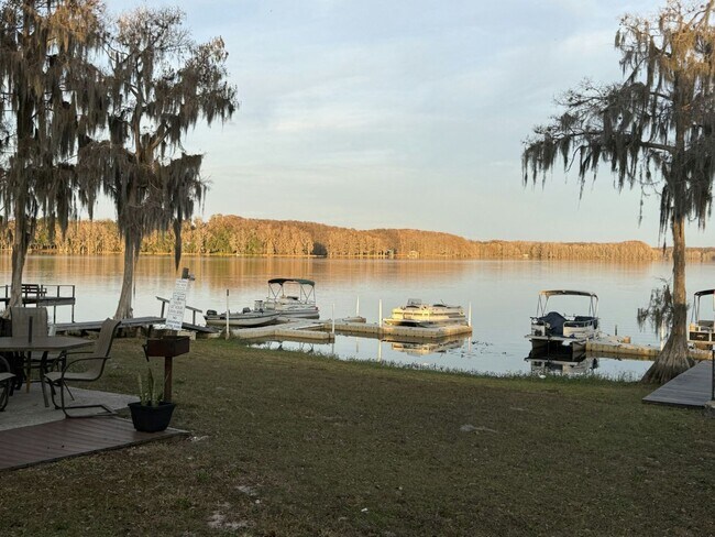 Building Photo - 8801 E Moonrise Ln