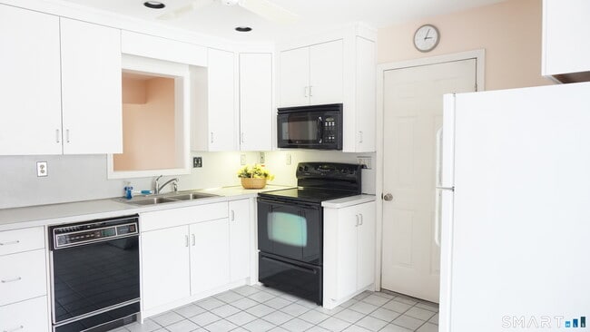 Building Photo - 328 Navajo Loop