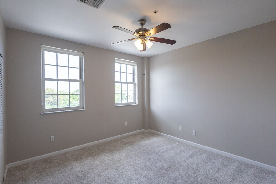 Building Photo - 101 SE Ocean Blvd