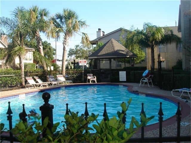 Building Photo - 2121 Hepburn St