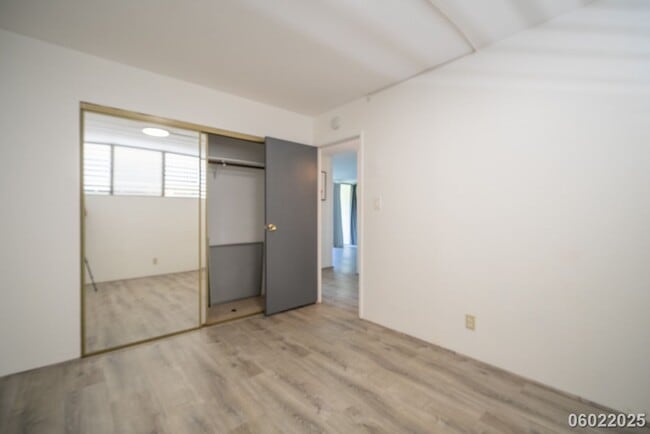 Building Photo - $2,500 /2 Bed /1 Bath / 2 PARKING In beaut...