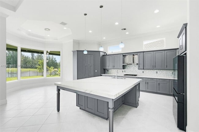 Building Photo - 4662 Estates Cir