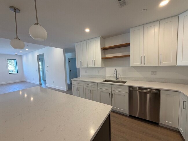 Building Photo - 1060 Main St