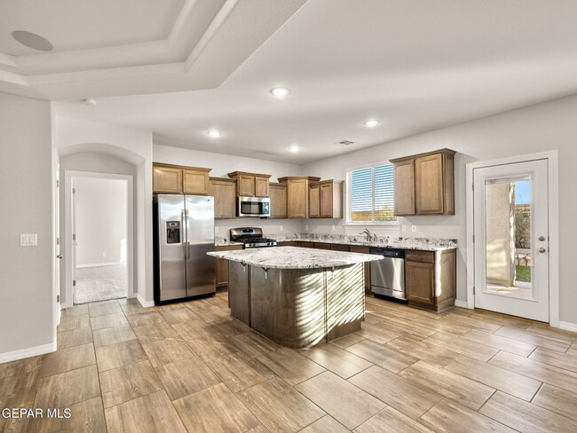 Building Photo - 5916 Hidden Acres Dr