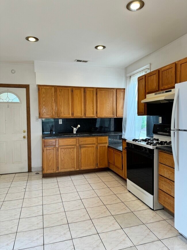Building Photo - 2327 N 75th Ave