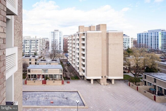 Building Photo - 429 N St SW