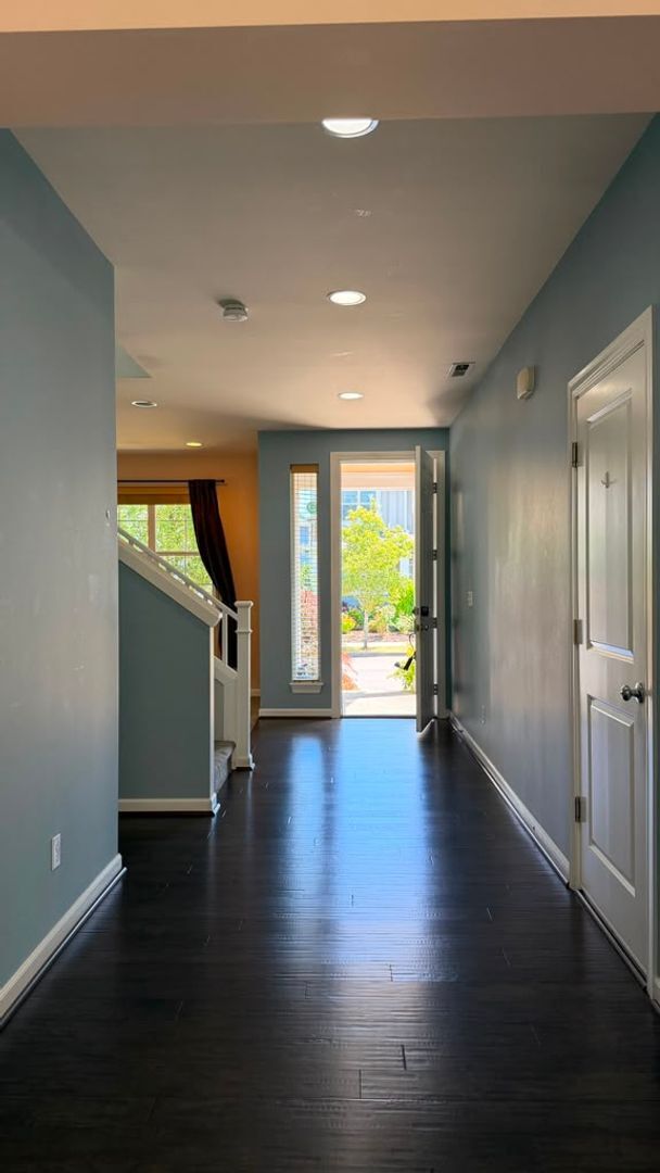 Building Photo - Spacious 4-Bed Home with Loft & Covered Patio in North Creek