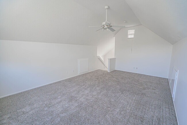 Building Photo - Charming 3-Bedroom Home with Large Loft or Alternate 4th Bedroom!