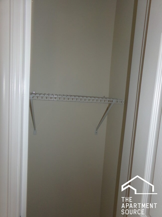 Building Photo - 918 Green Bay Rd