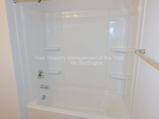 Building Photo - 604 Quail Ln