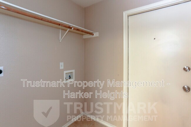 Building Photo - 5304 Vail Dr