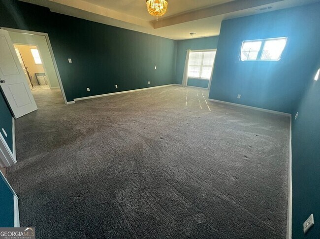 Building Photo - 165 Craines View