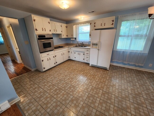 Building Photo - Quiet Country 3BR Ranch with 3.8acres betw...