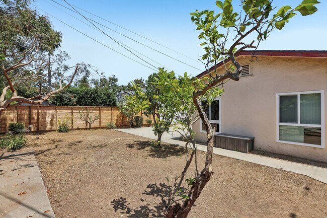 Building Photo - 3Bd/2ba Home w/parking in Santa Monica