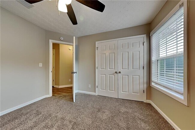 Building Photo - 903 Tucker Ln