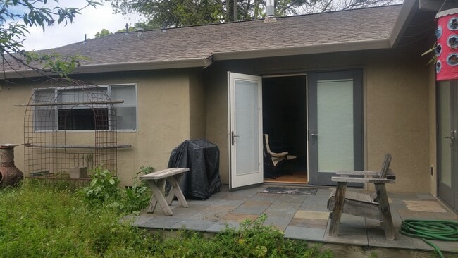 Building Photo - 850 Glenbrook Dr