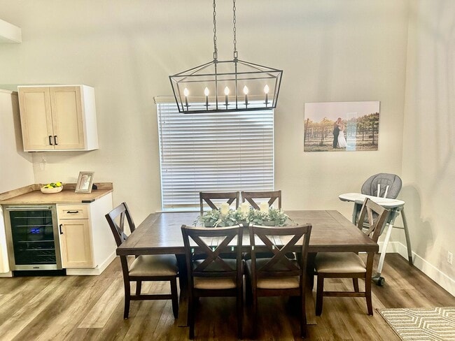 Building Photo - Updated North Fresno 3/2