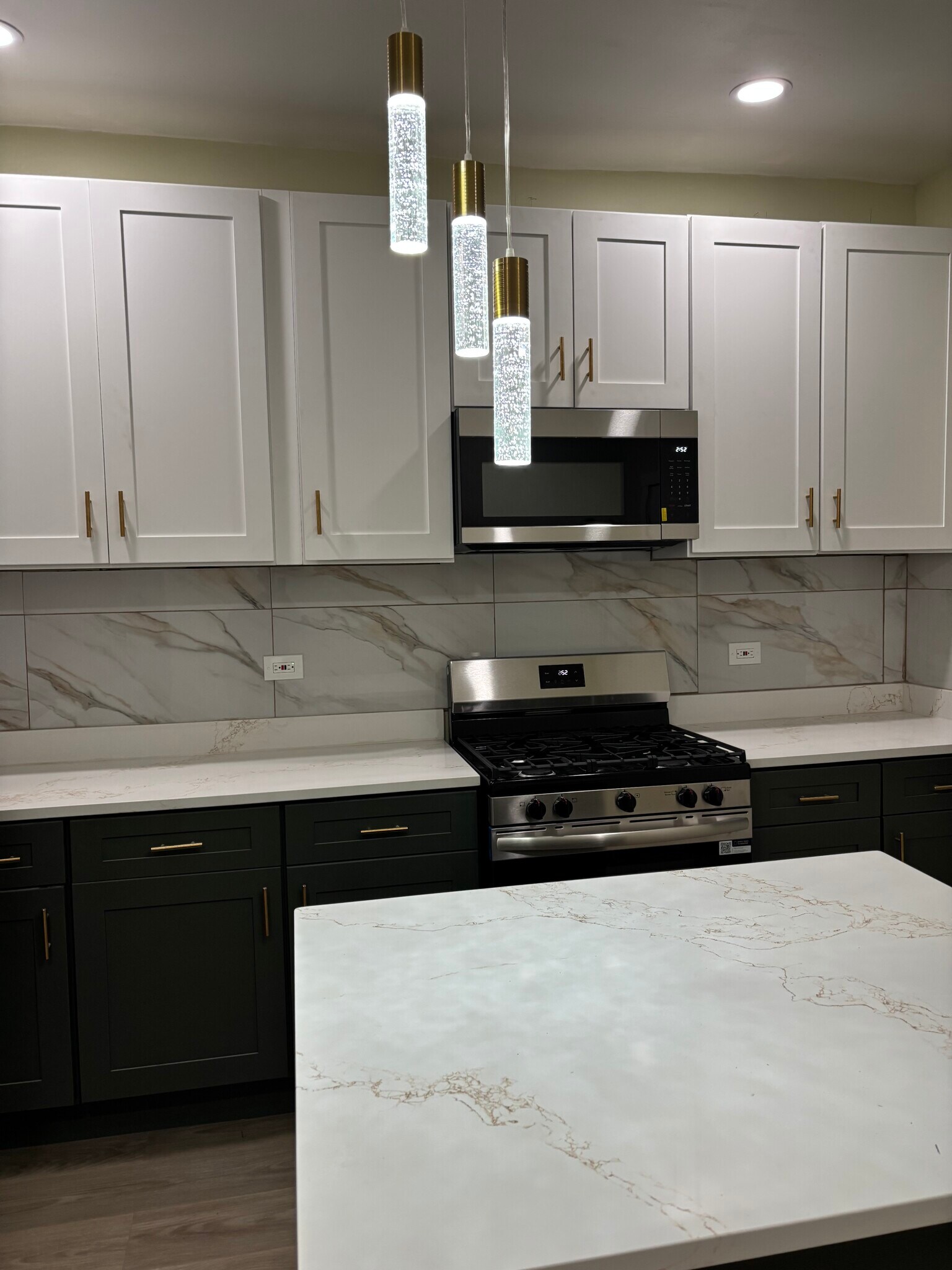 Building Photo - 5965 W Erie St