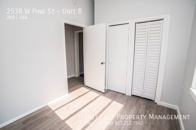 Building Photo - Freshly Renovated 2 Bedroom/1 Bath