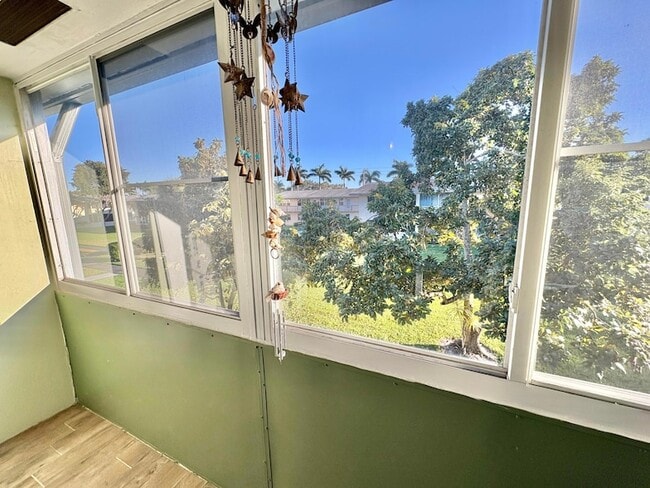 Building Photo - 39 Waltham B