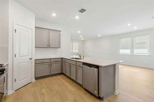 Building Photo - 475 Brooks Ranch Dr
