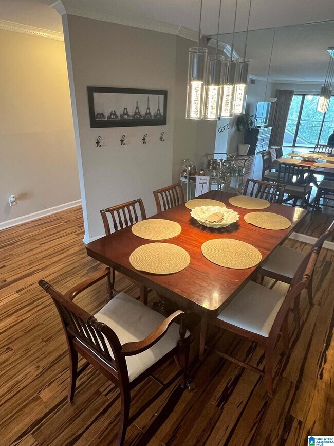 Building Photo - 1120 Beacon Pkwy W