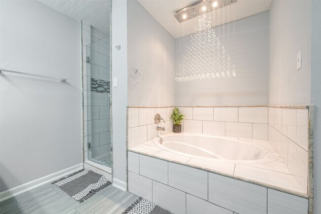 Building Photo - 1723 Rock Fence Dr