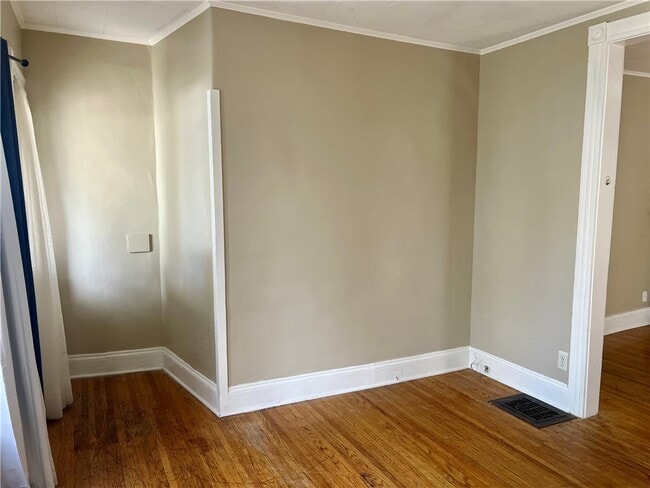 Building Photo - 237 Richard St