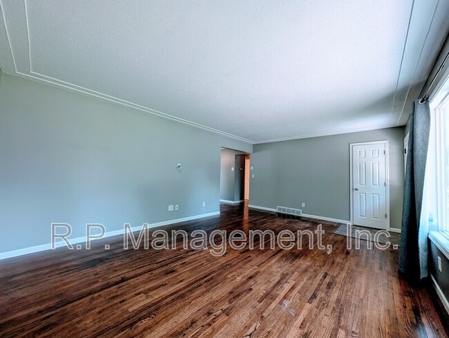 Building Photo - 9342 Trenton Ln N