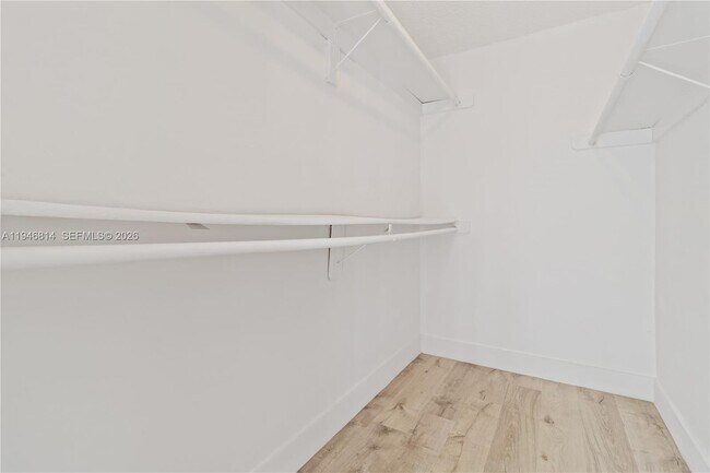 Building Photo - 1801 S Treasure Dr