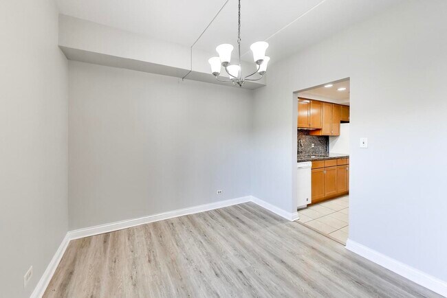 Building Photo - 6340 Americana Dr