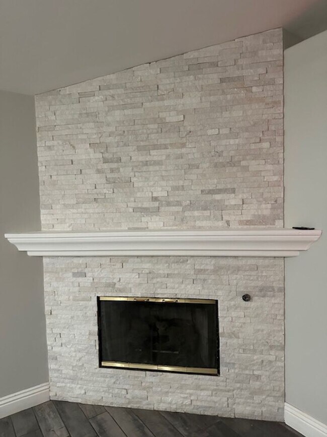 Building Photo - 4 Bedroom House Rosedale Area!!