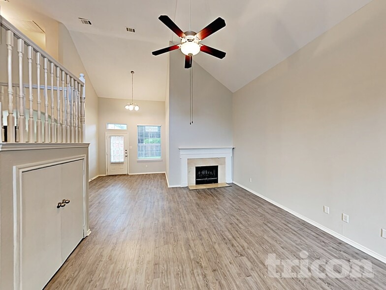 Building Photo - 1028 Glencrest Dr