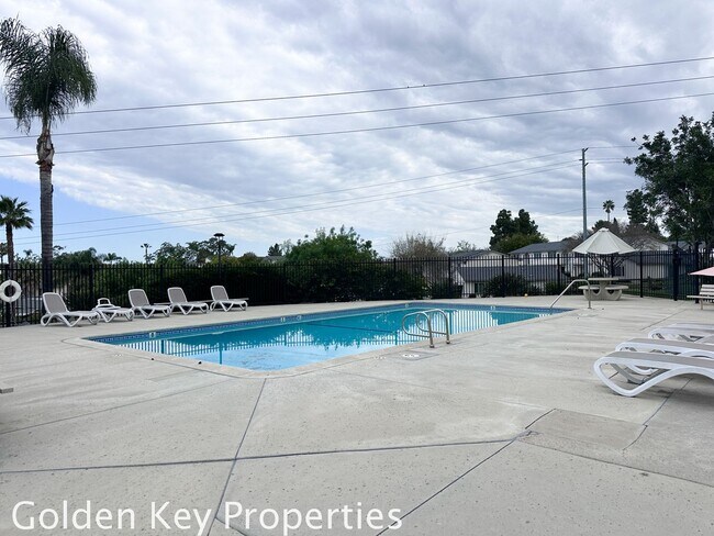 Building Photo - Remodeled condo in Bayshores in Oceanside!
