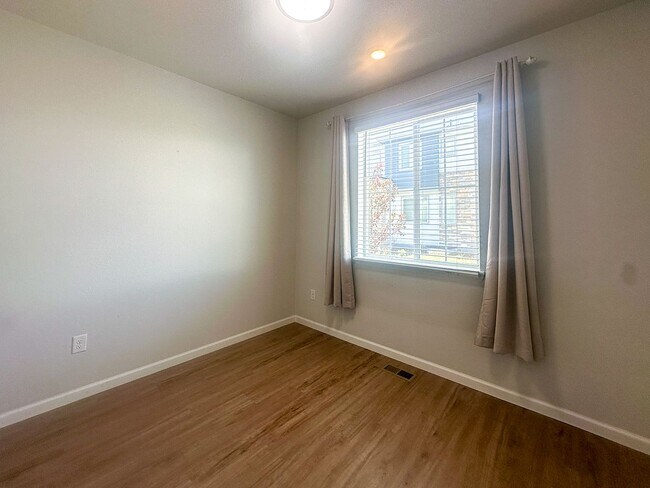 Building Photo - Alder Creek 3bd 2.5ba paired home for rent!