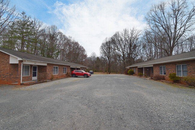 Building Photo - 339 Sunny Hill Dr