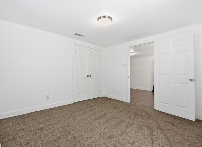 Building Photo - 915 Nevell St