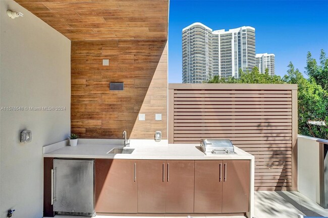 Building Photo - 3040 N Ocean Blvd